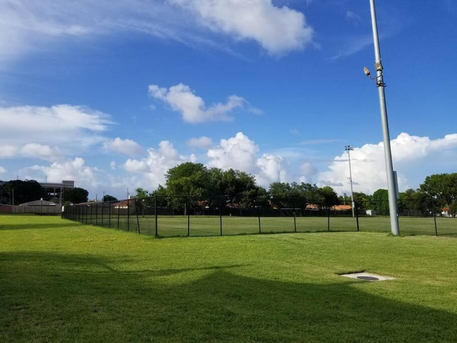 My Lovely Home In Miami 15 Minutes From The Beach Εξωτερικό φωτογραφία